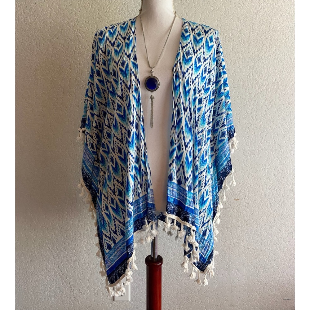Bobbie Brooks Blue and White Geometric Tunic